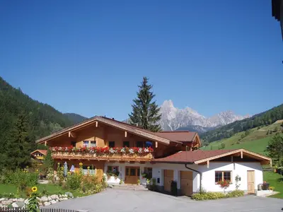 Ein allgemeiner Bergblick oder ein Berglick von der Ferienwohnung aus
