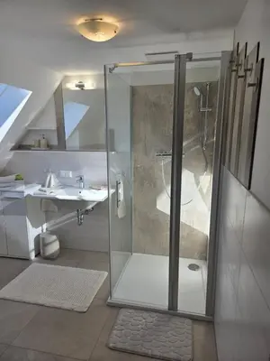 Ein Badezimmer in der Unterkunft Zu-Haus