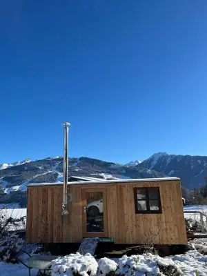 Ein allgemeiner Bergblick oder ein Berglick von des Ferienhauses aus