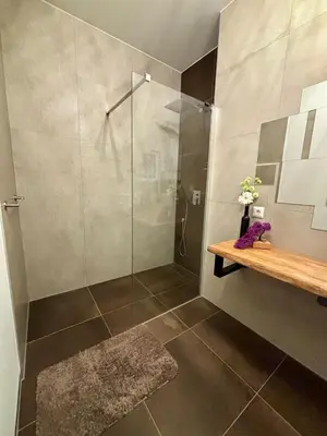 Ein Badezimmer in der Unterkunft Luxus Ferienhaus mit grossem Garten in ruhiger Gegend