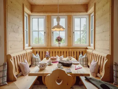 Ein Sitzbereich in der Unterkunft Chalet near Lake Grundlsee