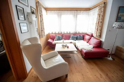 Ein Sitzbereich in der Unterkunft Chalet Bergnest Grundlsee