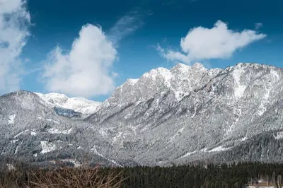 Ein allgemeiner Bergblick oder ein Berglick von der Ferienwohnung aus