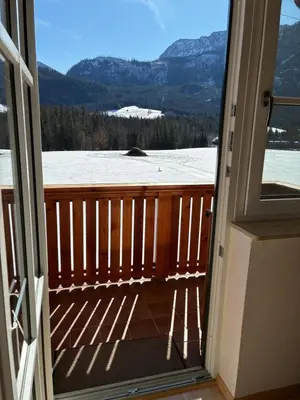 Ein allgemeiner Bergblick oder ein Berglick von des Bed & Breakfasts aus
