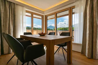 Ein allgemeiner Bergblick oder ein Berglick von der Ferienwohnung aus