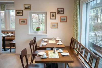 Ein Restaurant oder anderes Speiselokal in der Unterkunft Hotel Garni Carl Michael