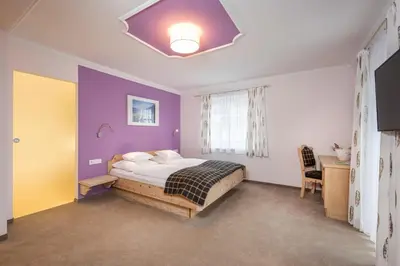Ein Bett oder Betten in einem Zimmer der Unterkunft Hotel Garni Carl Michael