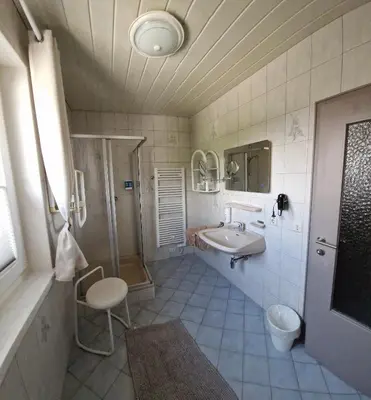 Ein Badezimmer in der Unterkunft Ferienwohnung Hohengaßner
