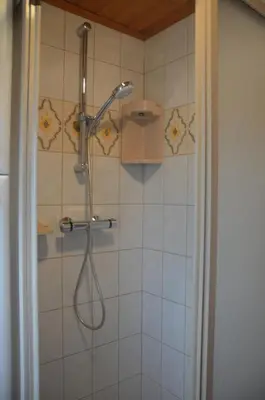 Ein Badezimmer in der Unterkunft House Flora - at Lake Traunsee