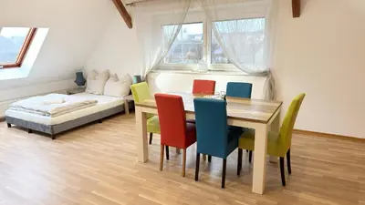 Ein Bett oder Betten in einem Zimmer der Unterkunft Großzügige Wohnung - 1 Minute zum Pferdezentrum