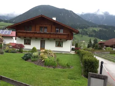 Ein allgemeiner Bergblick oder ein Berglick von der Ferienwohnung aus