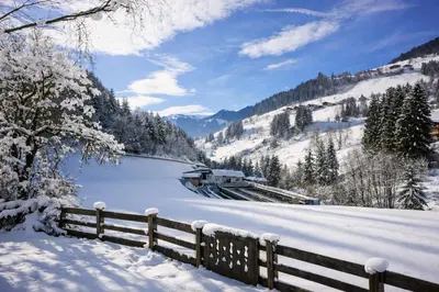 Privates Alpenchalet mit Außensauna im Winter