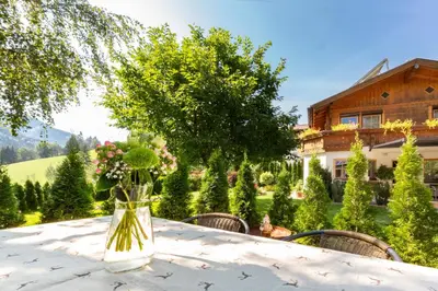 Ein Garten an der Unterkunft Landhaus Hinteregg Apartment