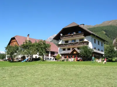 Ein allgemeiner Bergblick oder ein Berglick von der Ferienwohnung aus