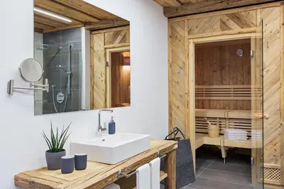 Ein Badezimmer in der Unterkunft Das Chalet