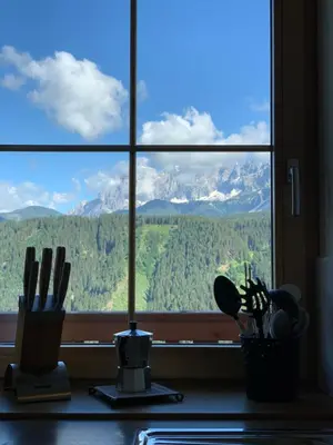 Ein allgemeiner Bergblick oder ein Berglick von der Ferienwohnung aus