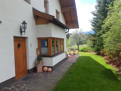 Ein Garten an der Unterkunft Ferienwohnung Weitgasser
