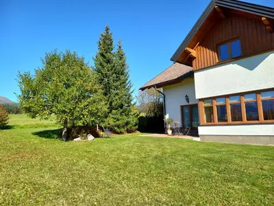 Ein Garten an der Unterkunft Ferienwohnung Weitgasser