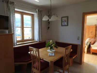Ein Sitzbereich in der Unterkunft Bio-Bauernhof Einberghof