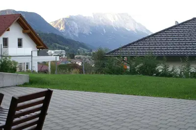 Ein allgemeiner Bergblick oder ein Berglick von der Ferienwohnung aus