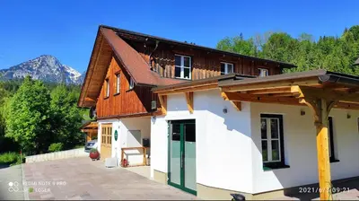 Ein allgemeiner Bergblick oder ein Berglick von des Ferienhauses aus