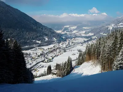 Ein allgemeiner Bergblick oder ein Berglick von des Ferienhauses aus