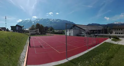 Ein allgemeiner Bergblick oder ein Berglick von des Ferienhauses aus