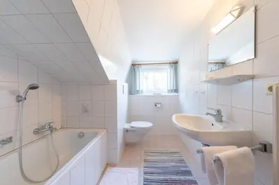 Ein Badezimmer in der Unterkunft Alpenhof