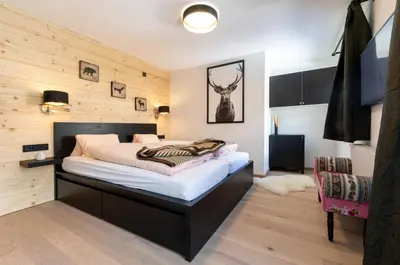 Ein Bett oder Betten in einem Zimmer der Unterkunft Alpenhof