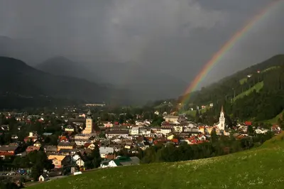 Ein allgemeiner Bergblick oder ein Berglick von der Ferienwohnung aus