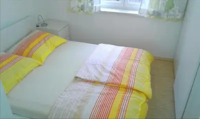 Ein Bett oder Betten in einem Zimmer der Unterkunft Topwohnung 45m2 oder weißes Budget Zimmer 15 m2 - Nähe Grünberg