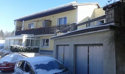 Das Gebäude in dem sich die Ferienwohnung befindet