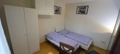 Ein Bett oder Betten in einem Zimmer der Unterkunft Topwohnung 45m2 oder weißes Budget Zimmer 15 m2 - Nähe Grünberg