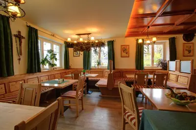 Ein Sitzbereich in der Unterkunft Landgasthof zum Betenmacher