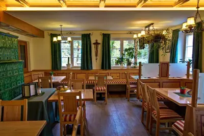 Ein Restaurant oder anderes Speiselokal in der Unterkunft Landgasthof zum Betenmacher