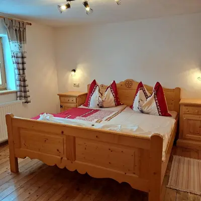 Ein Bett oder Betten in einem Zimmer der Unterkunft Ferienwohnung Familie Sigl - Rotlechner