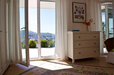Ein allgemeiner Bergblick oder ein Berglick von der Ferienwohnung aus