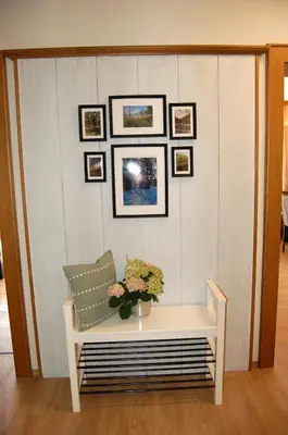 Ein Sitzbereich in der Unterkunft Ferienhaus Lechner am Waldrand mit Sauna, Bergblick und Naturgarten