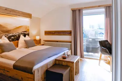 Ein Bett oder Betten in einem Zimmer der Unterkunft Ferienhaus Lechner am Waldrand mit Sauna, Bergblick und Naturgarten