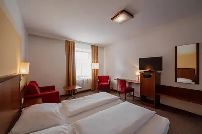 Ein Bett oder Betten in einem Zimmer der Unterkunft Gasthof Fruhstorfer