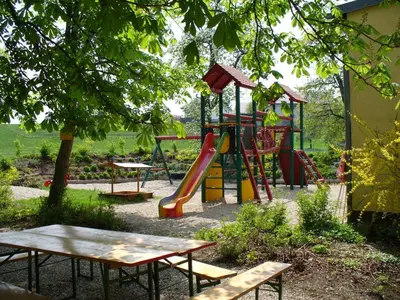 Ein Kinderspielbereich in der Unterkunft Gasthof Fruhstorfer