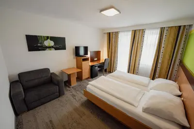 Ein Bett oder Betten in einem Zimmer der Unterkunft Gasthof Fruhstorfer