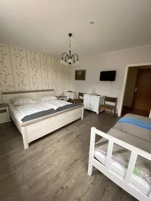 Ein Bett oder Betten in einem Zimmer der Unterkunft Gasthaus Zum Stadtwald
