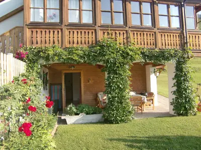 Ein Garten an der Unterkunft Haus Brandstaetter