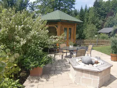 Ein Garten an der Unterkunft Haus Brandstaetter