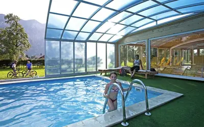 Der Swimmingpool an oder in der Nähe von Landhotel Agathawirt