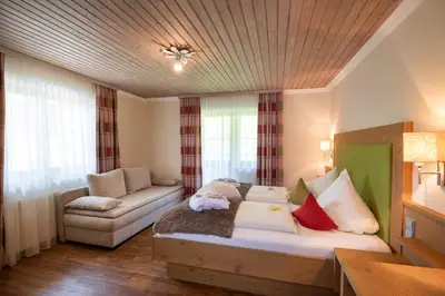 Ein Bett oder Betten in einem Zimmer der Unterkunft Natur & Familienhotel Der Stieglerhof