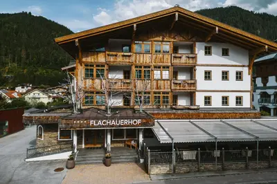 Ein allgemeiner Bergblick oder ein Berglick von des Hotels aus