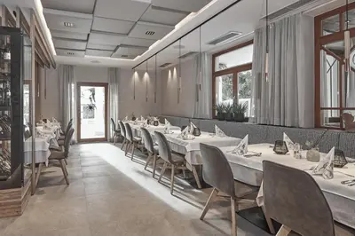 Ein Restaurant oder anderes Speiselokal in der Unterkunft Alpenhotel Wurzer