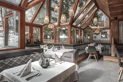 Ein Restaurant oder anderes Speiselokal in der Unterkunft Alpenhotel Wurzer